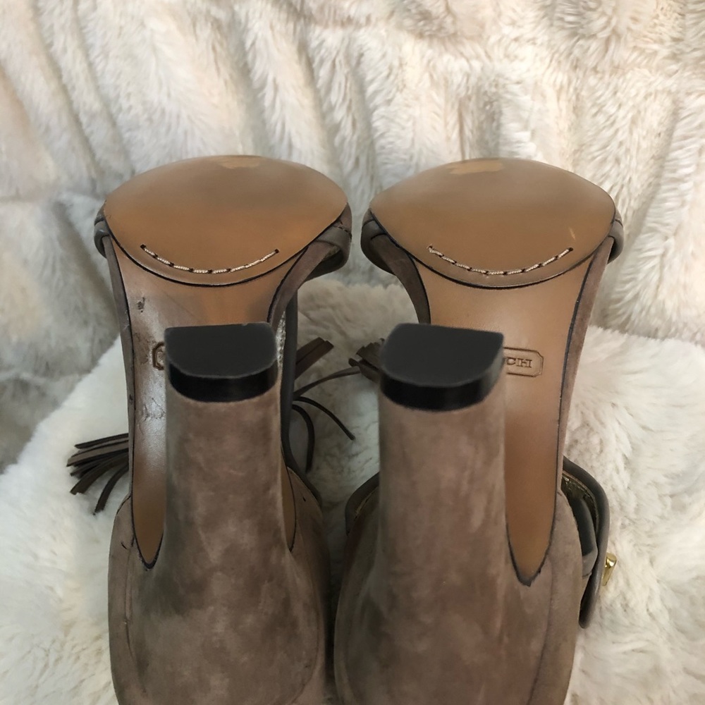 Coach size 7 tan suede tasseled sandals - Picture 3 of 4